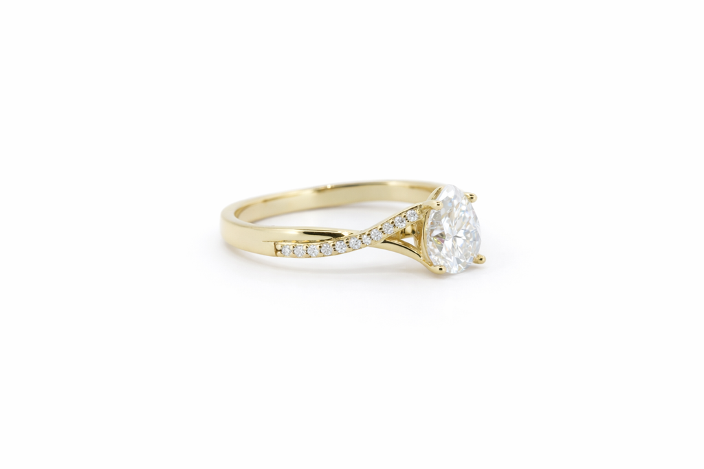 Noiré moissanit ring