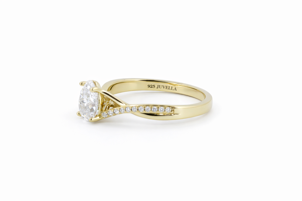 Noiré moissanit ring