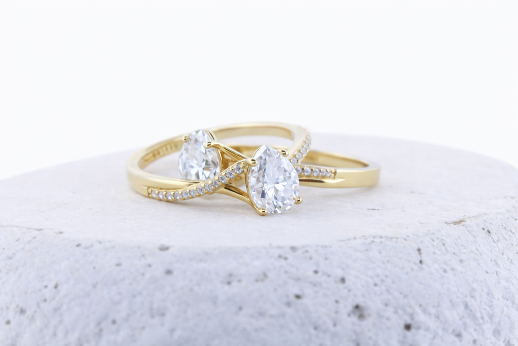 Noiré moissanit ring