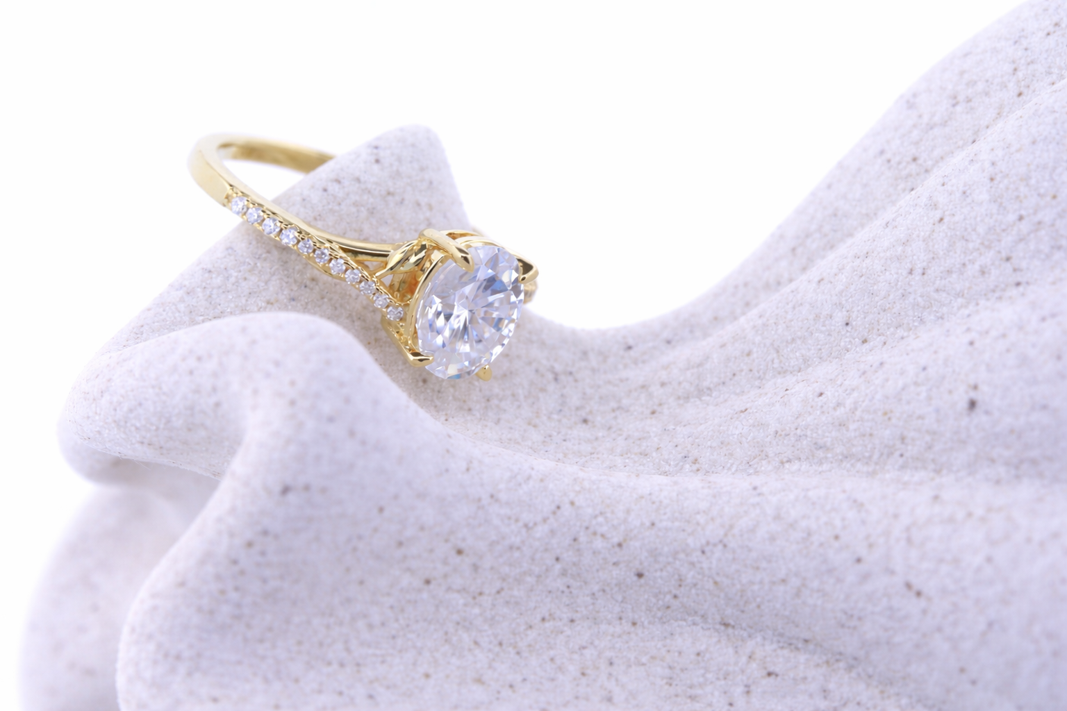 Virelle moissanit ring