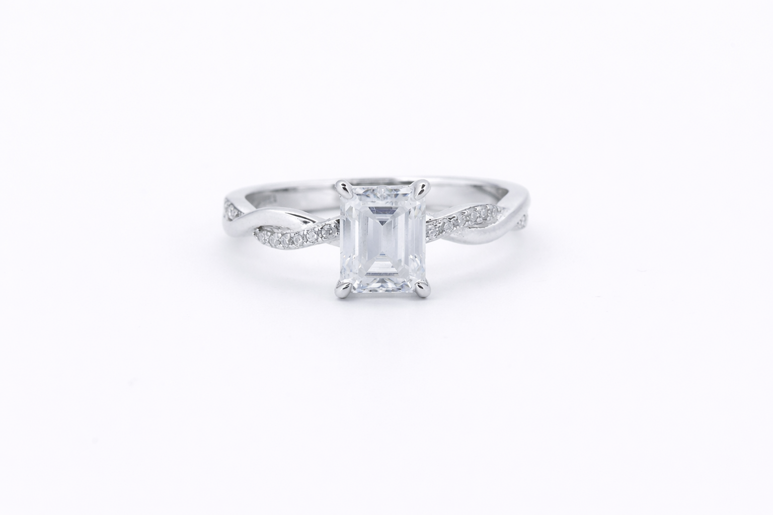 Iris moissanit ring