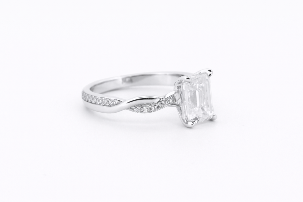 Iris moissanit ring