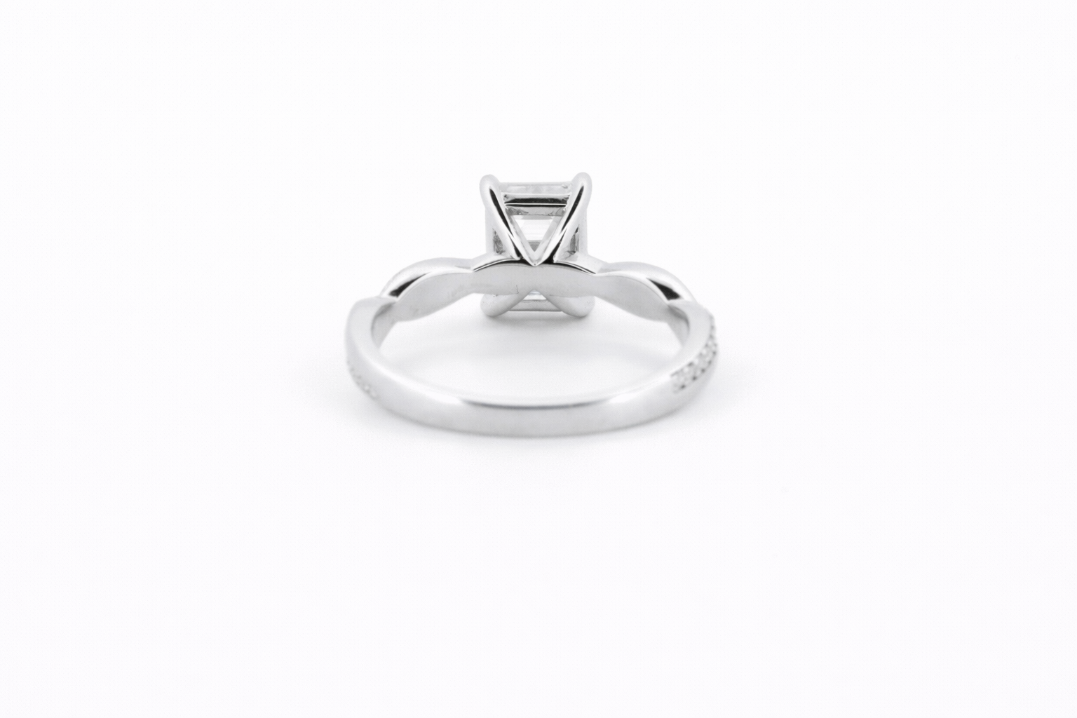 Iris moissanit ring