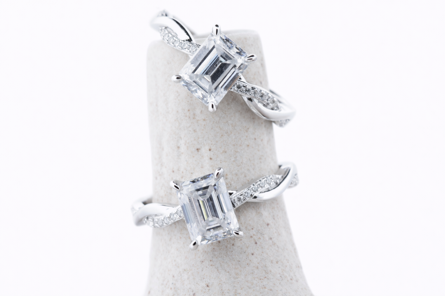 Iris moissanit ring