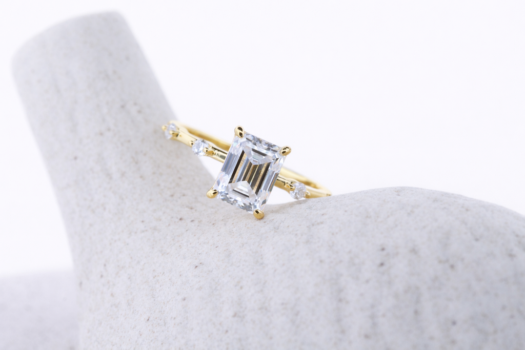 Eira moissanit ring