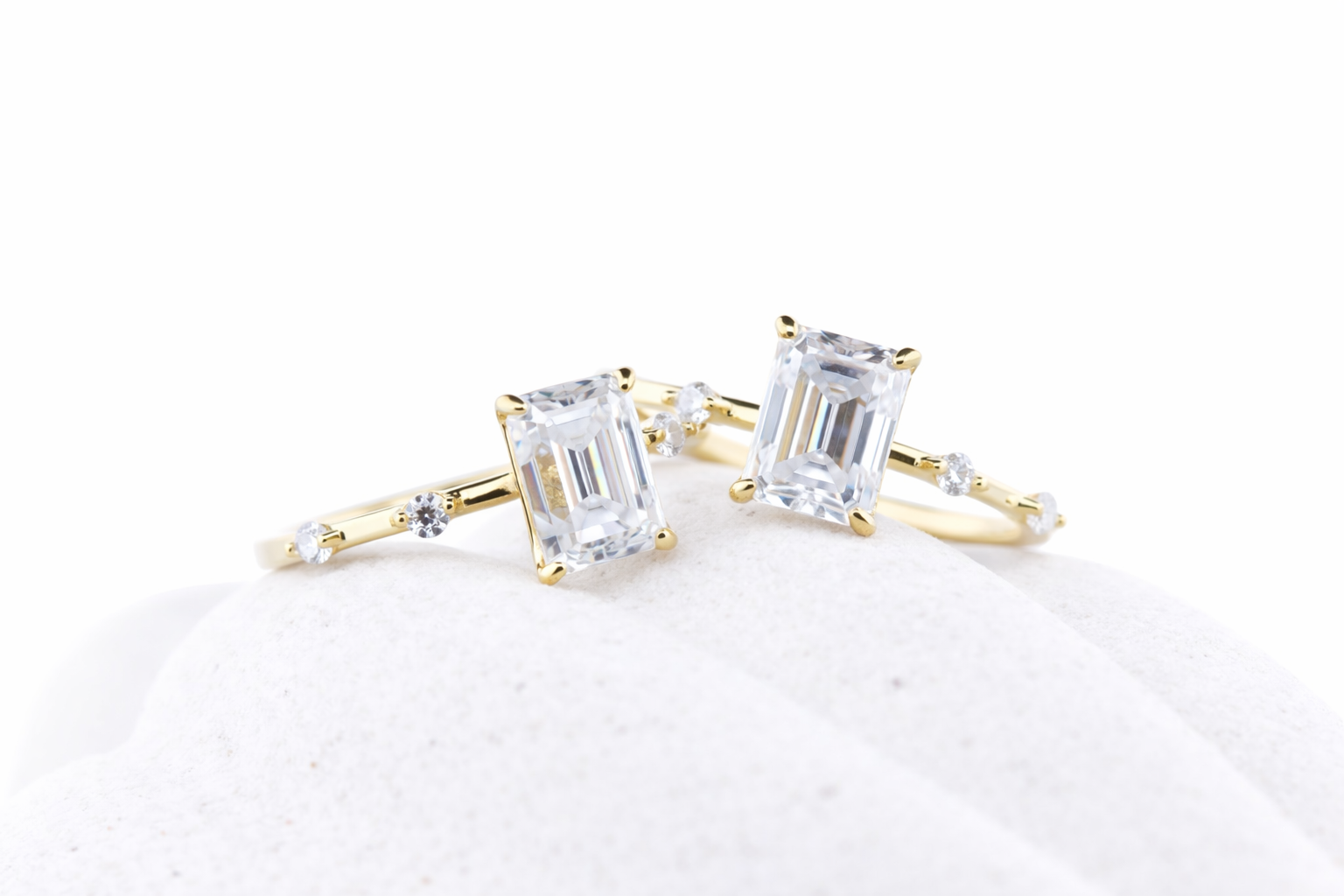 Eira moissanit ring