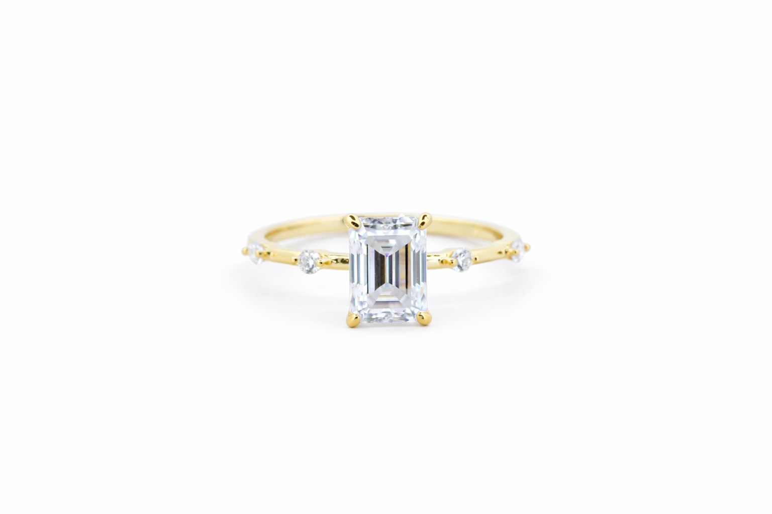 Eira moissanit ring