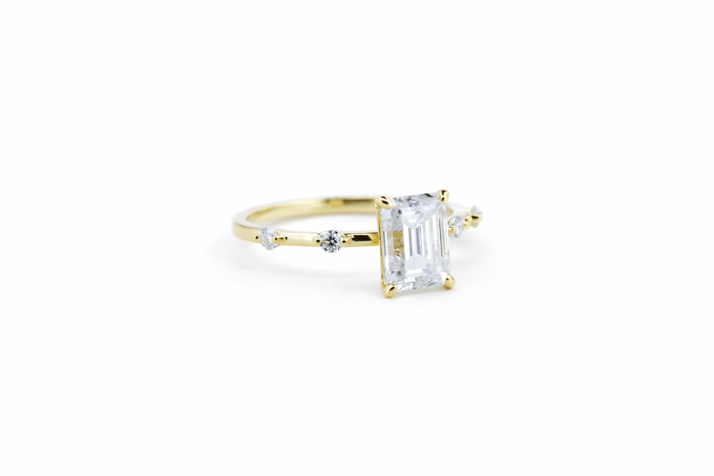 Eira moissanit ring
