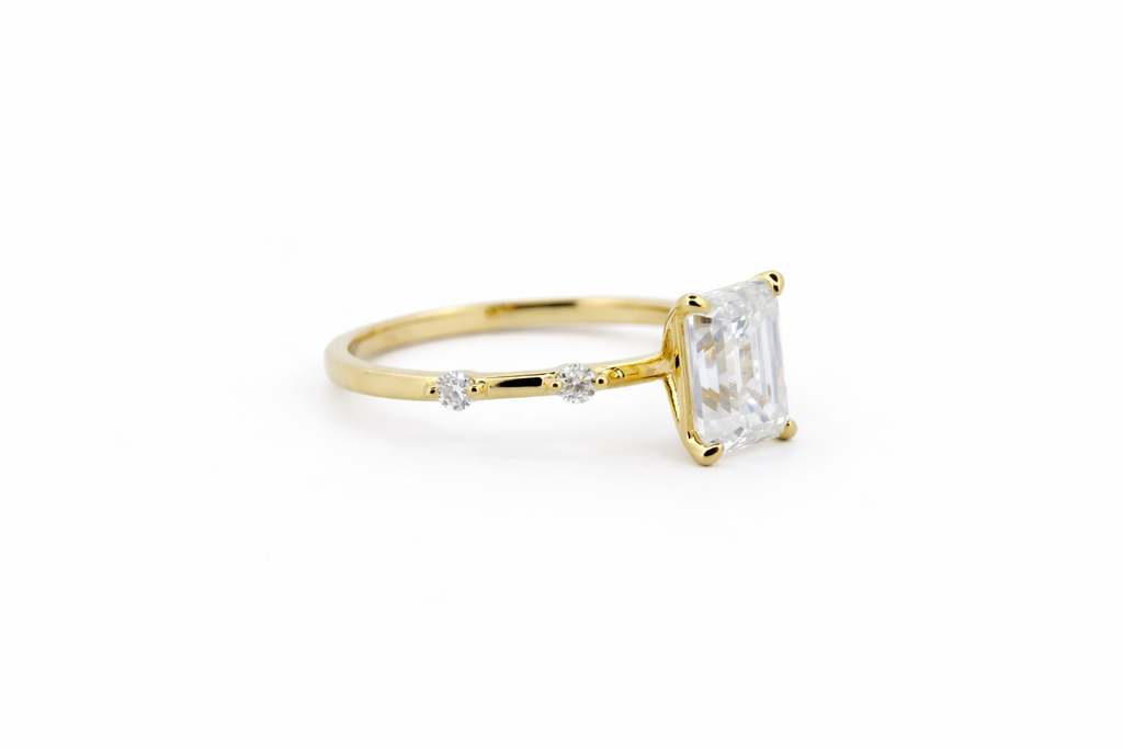 Eira moissanit ring
