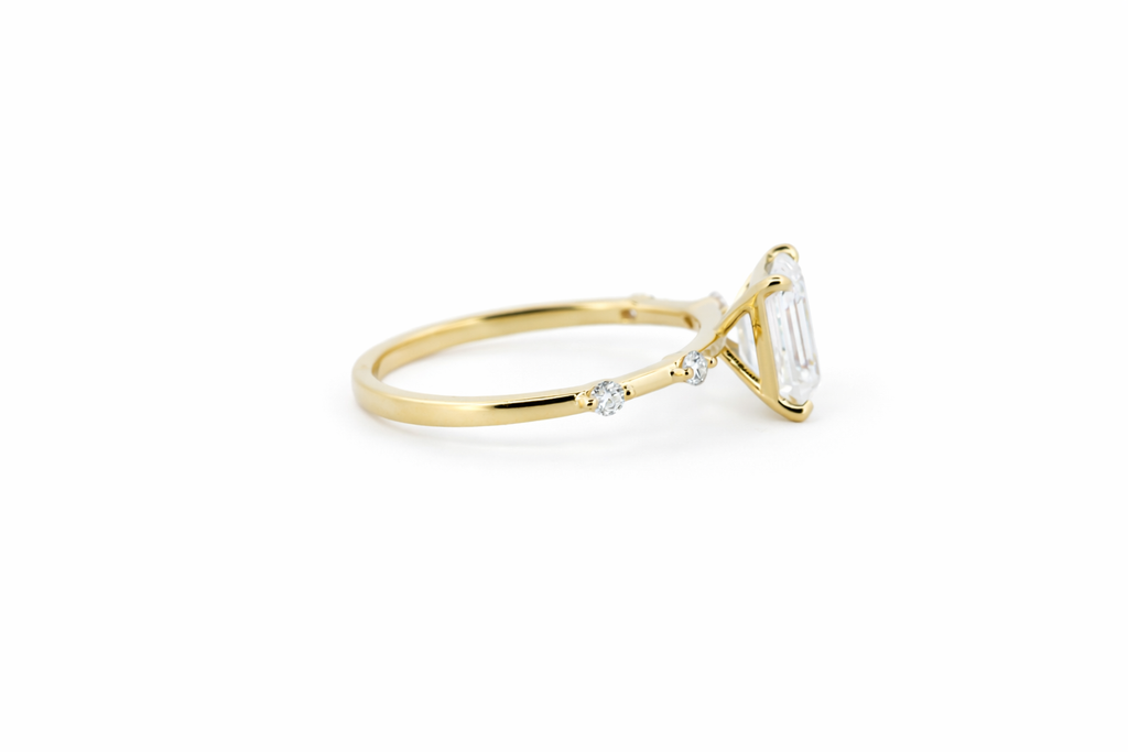 Eira moissanit ring