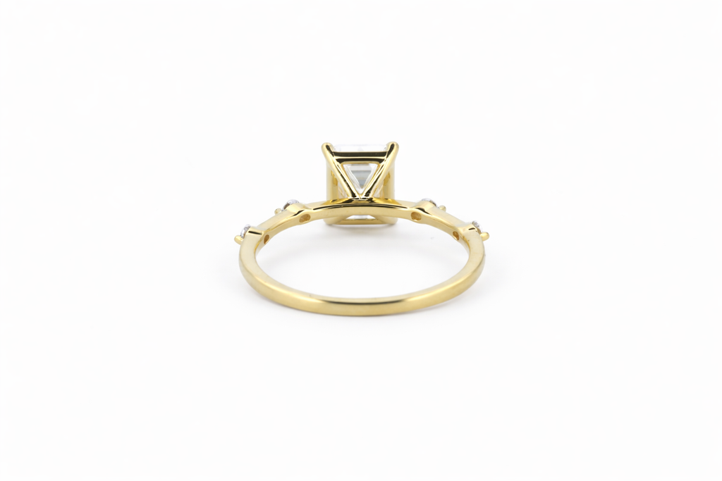 Eira moissanit ring