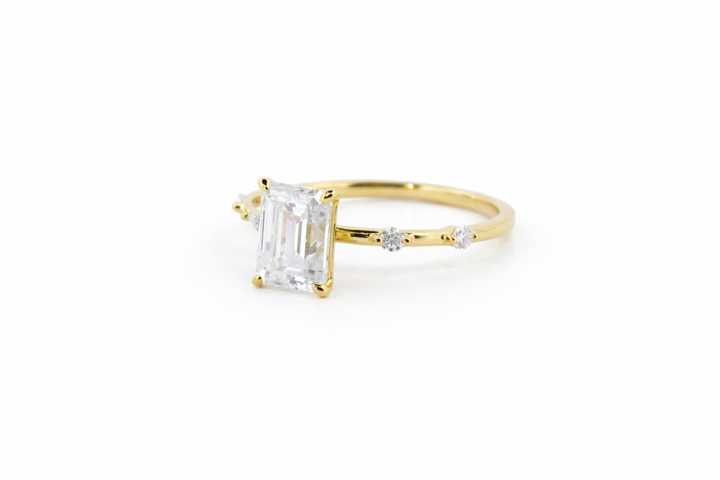 Eira moissanit ring
