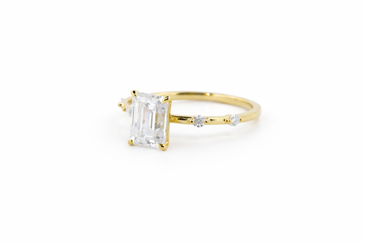 Eira moissanit ring