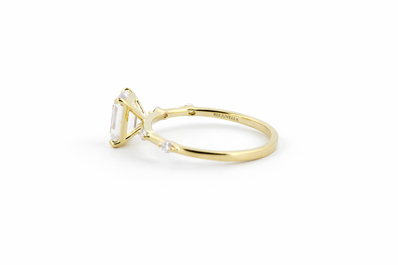 Eira moissanit ring