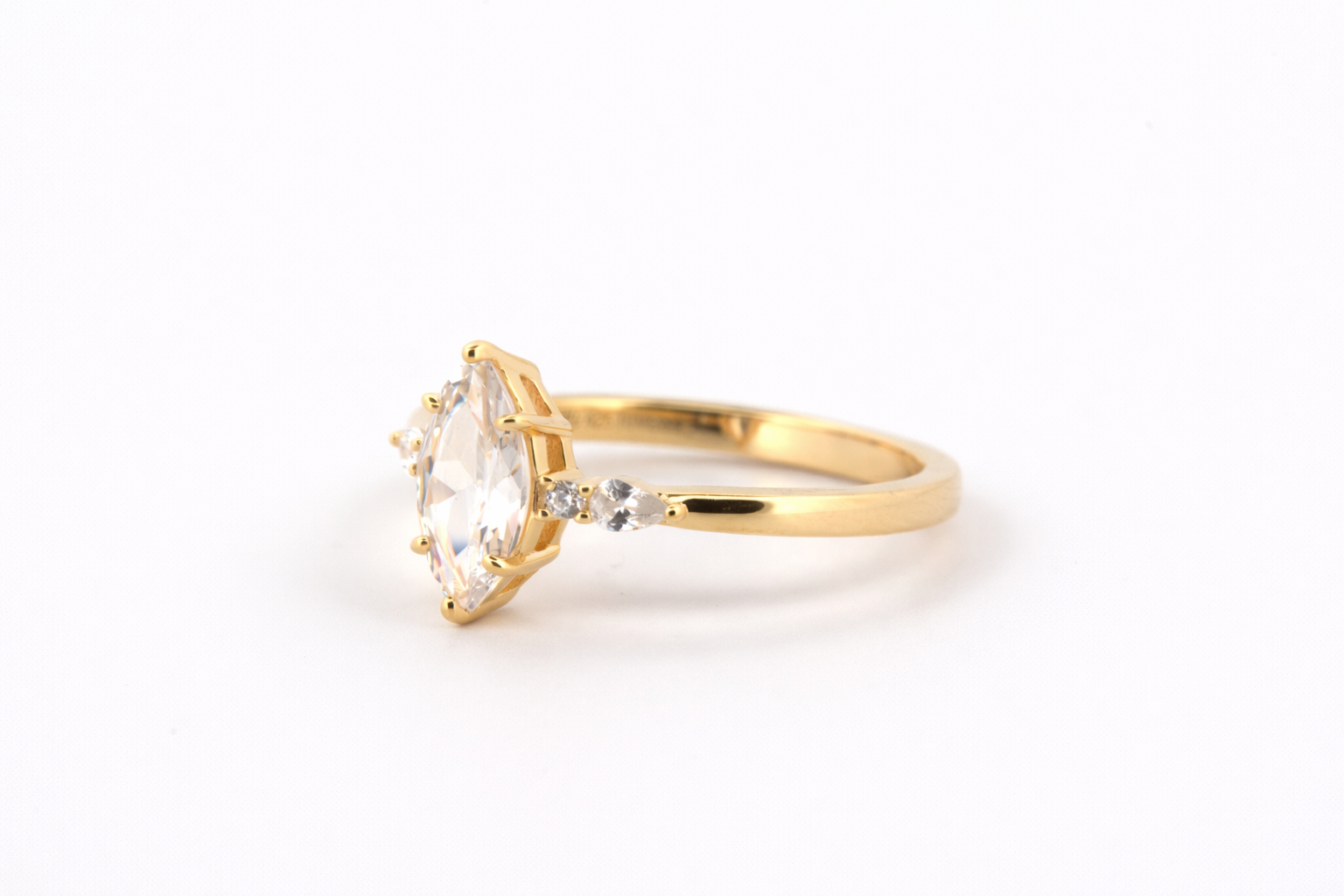 Elysia Crystal ring