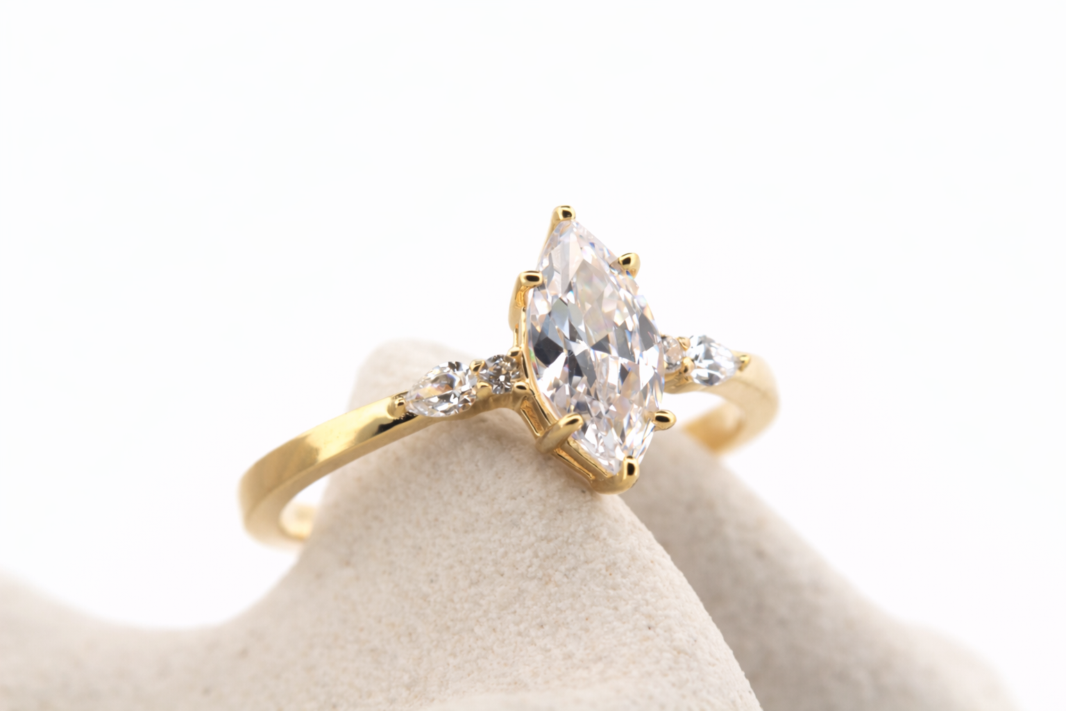 Elysia Crystal ring