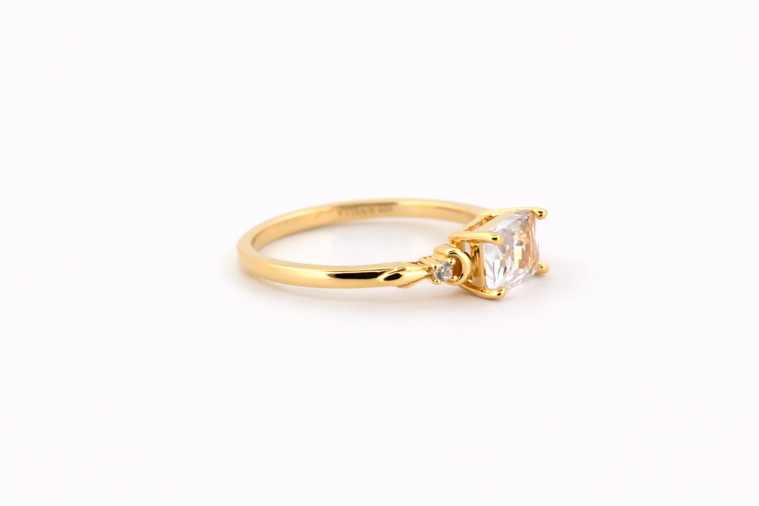 Serelle Crystal ring