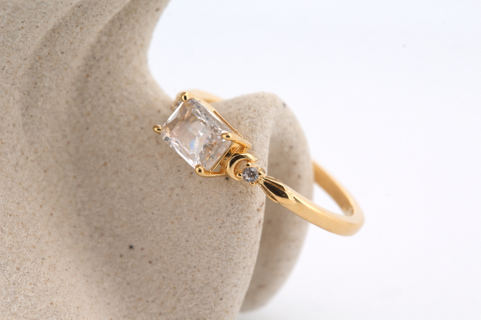Serelle Crystal ring