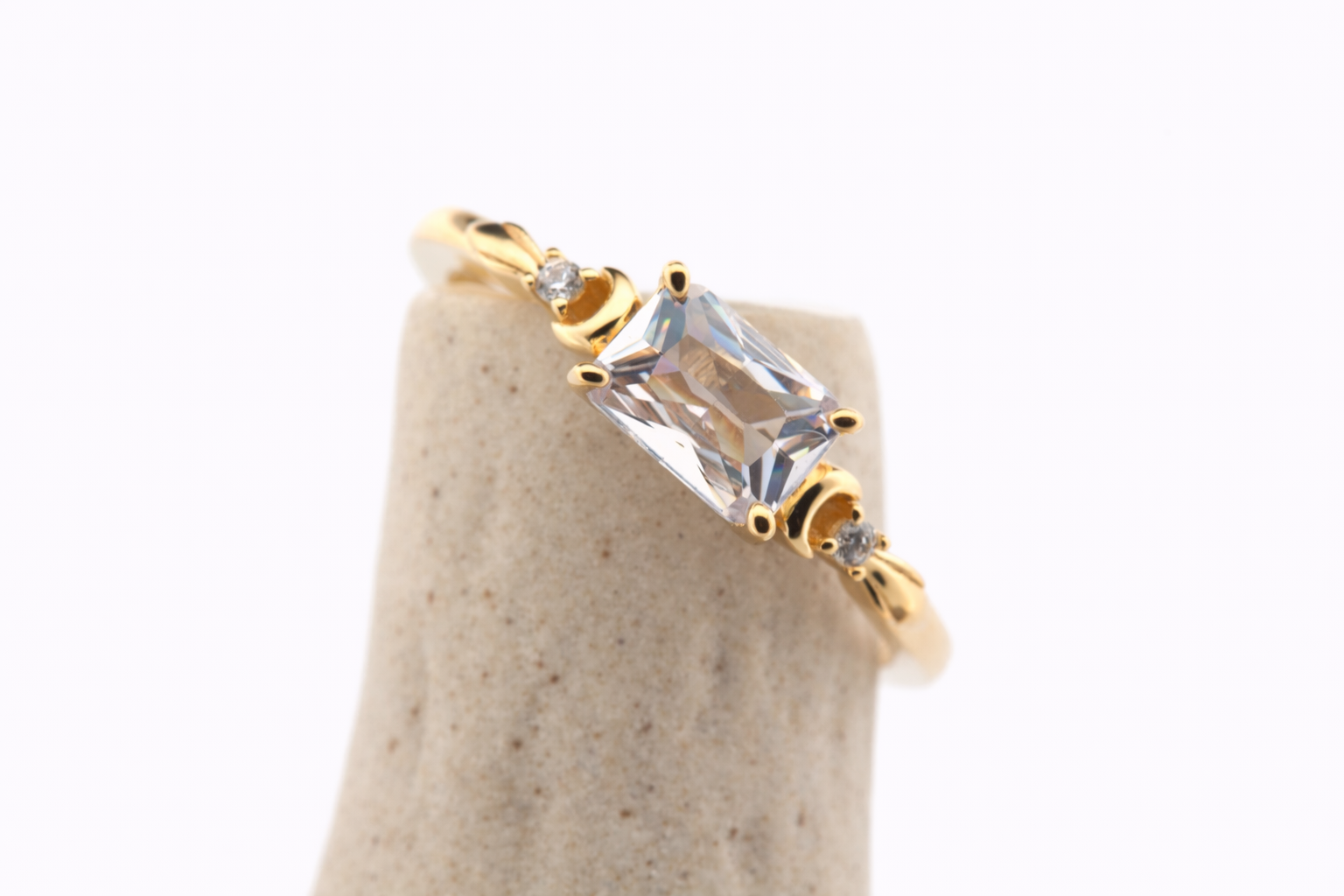 Serelle Crystal ring