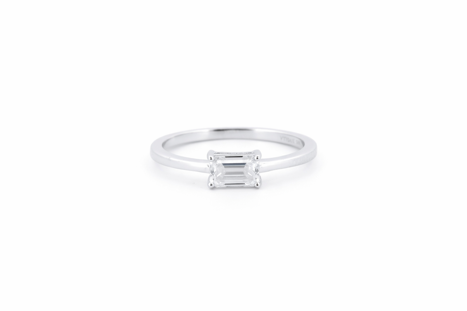 Axis moissanit ring