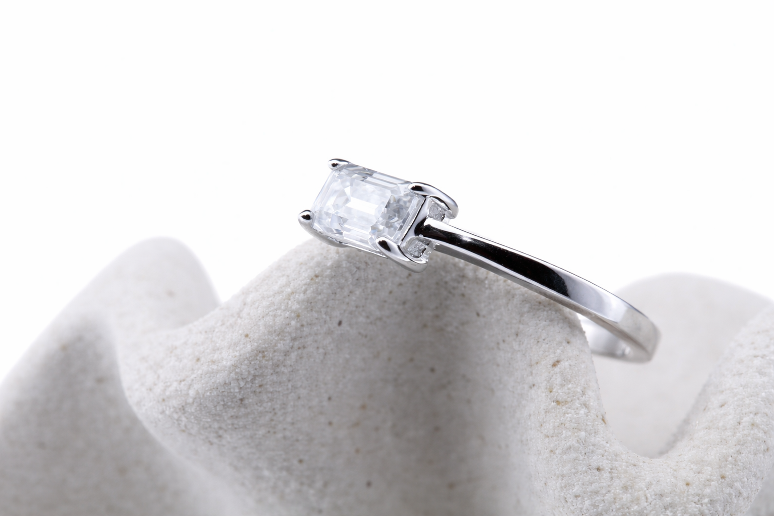 Axis moissanit ring