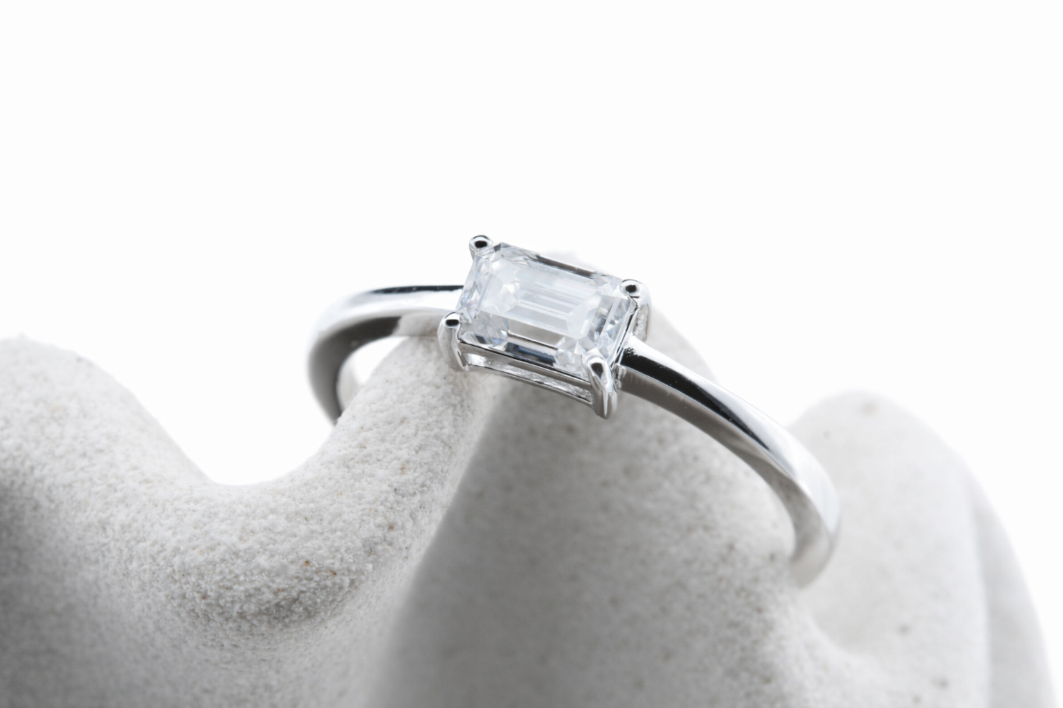 Axis moissanit ring