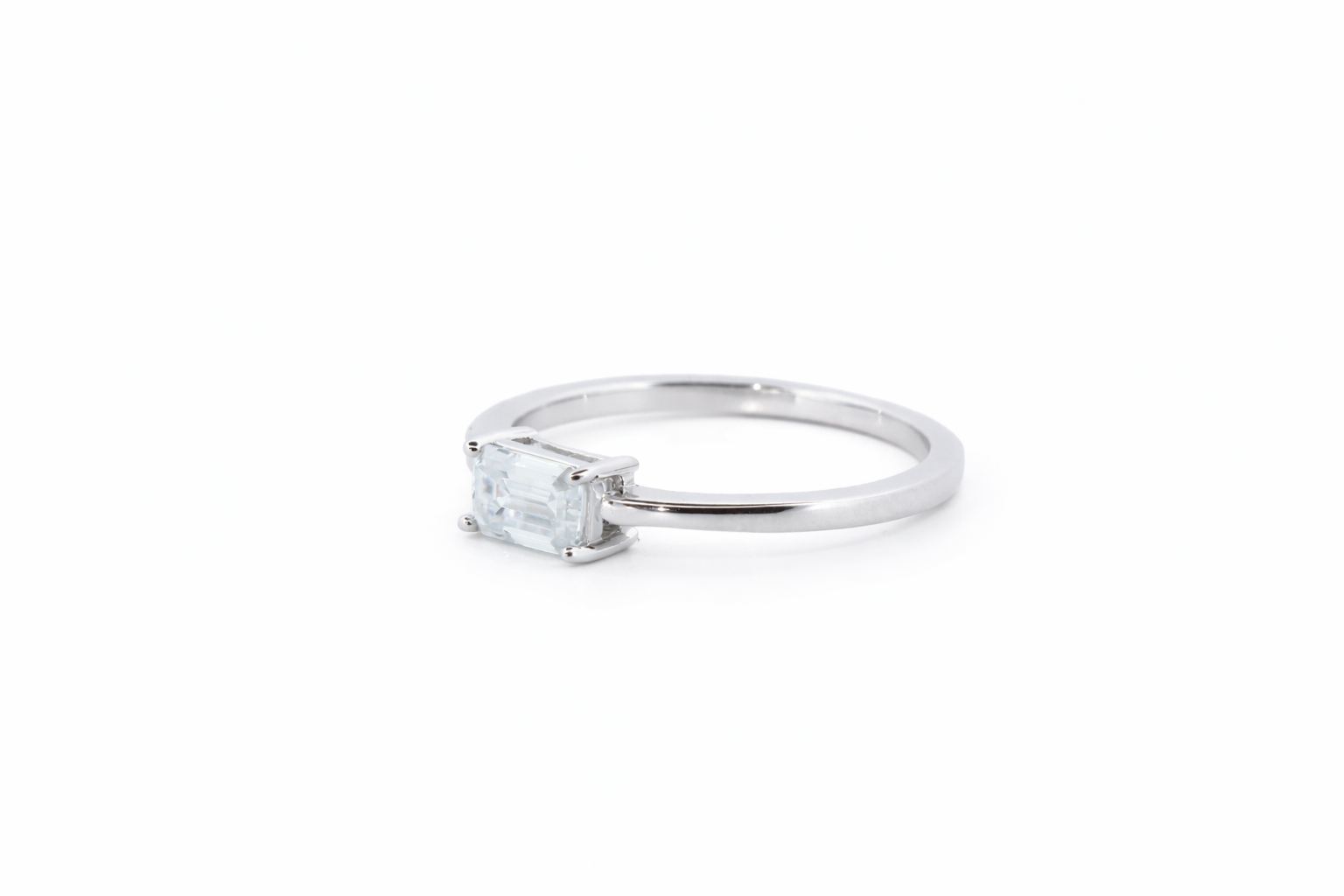Axis moissanit ring