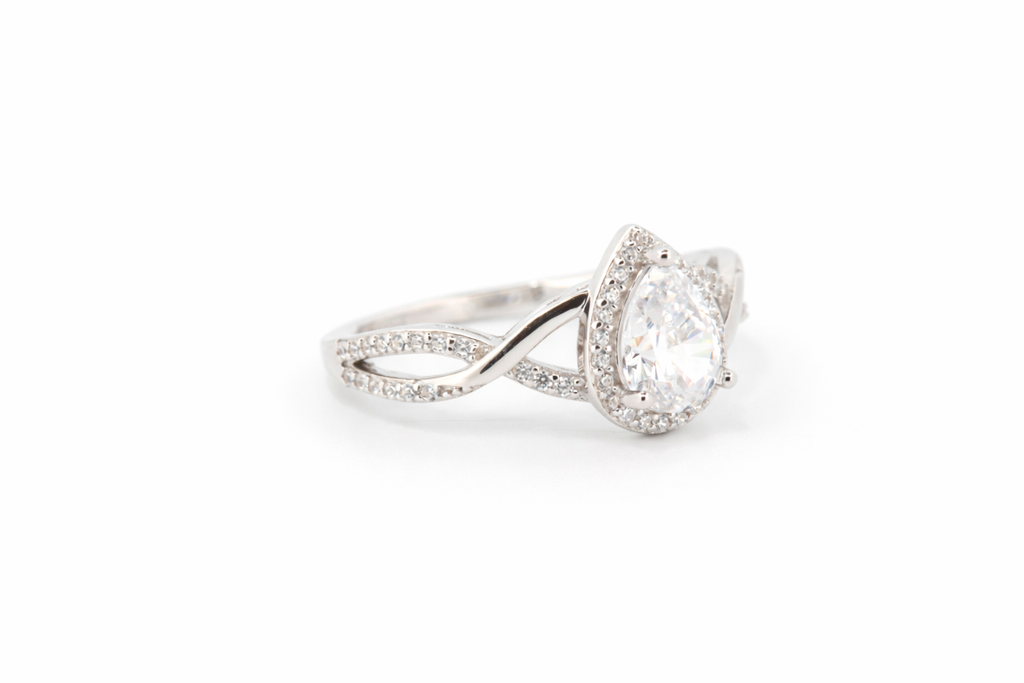 Lumi Crystal ring