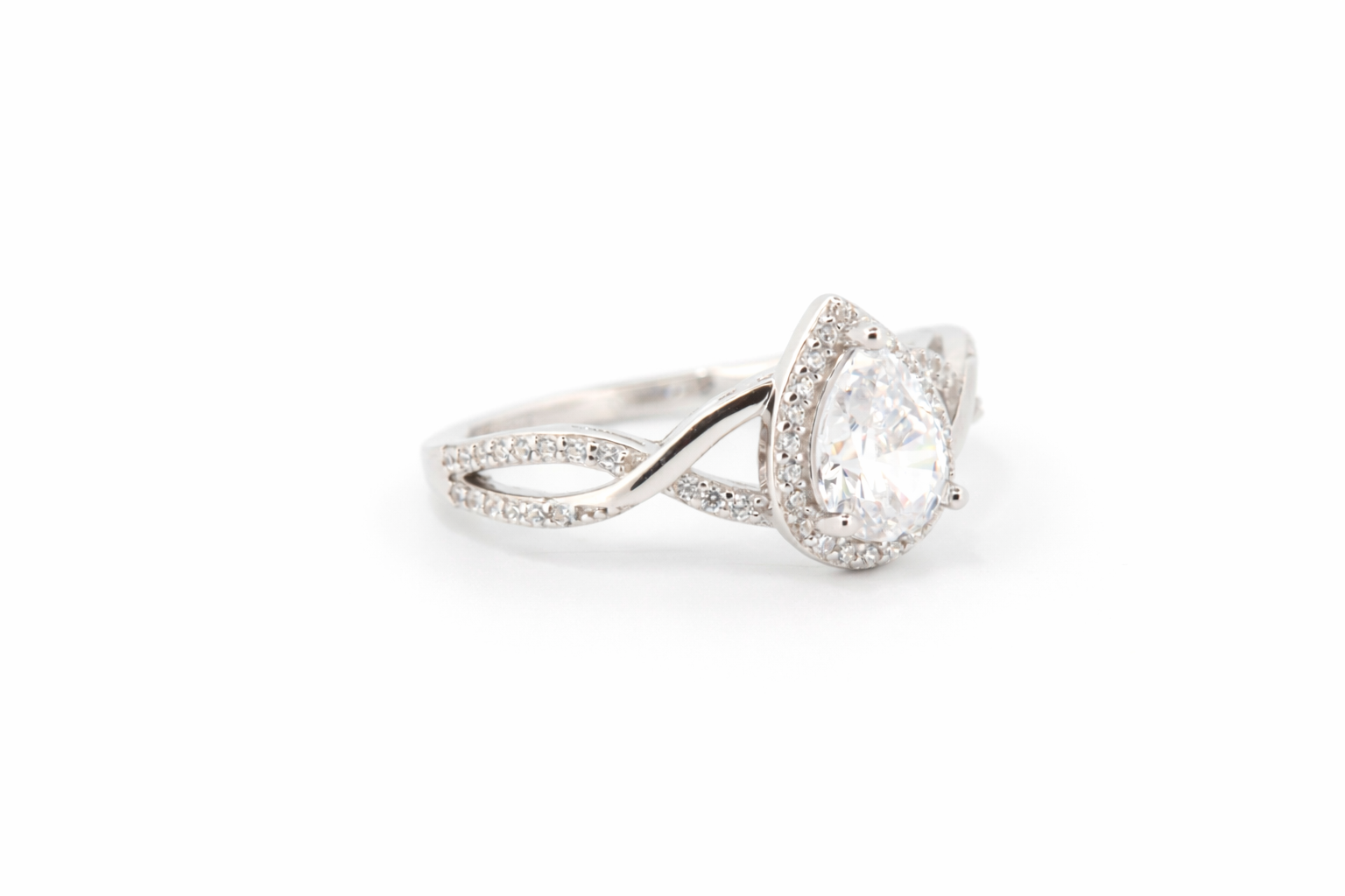 Lumi Crystal ring