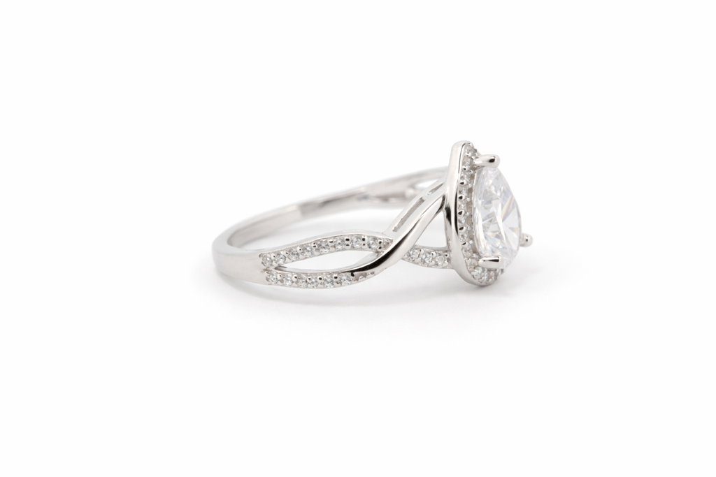 Lumi Crystal ring