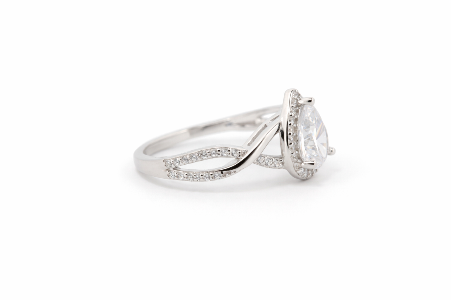Lumi Crystal ring