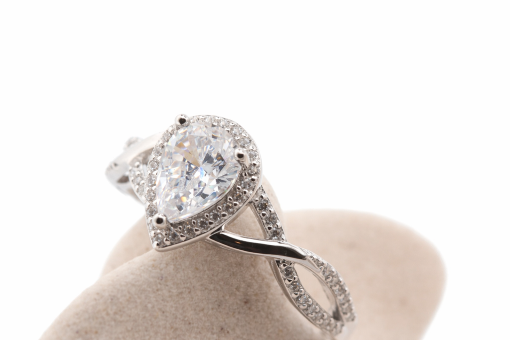 Lumi Crystal ring