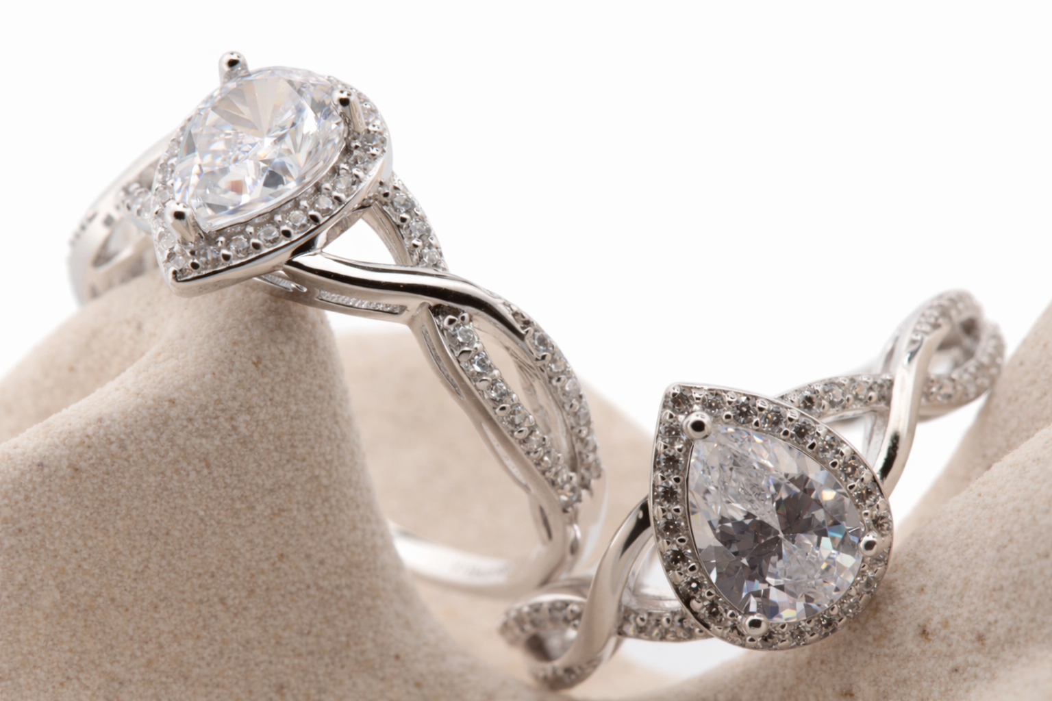 Lumi Crystal ring