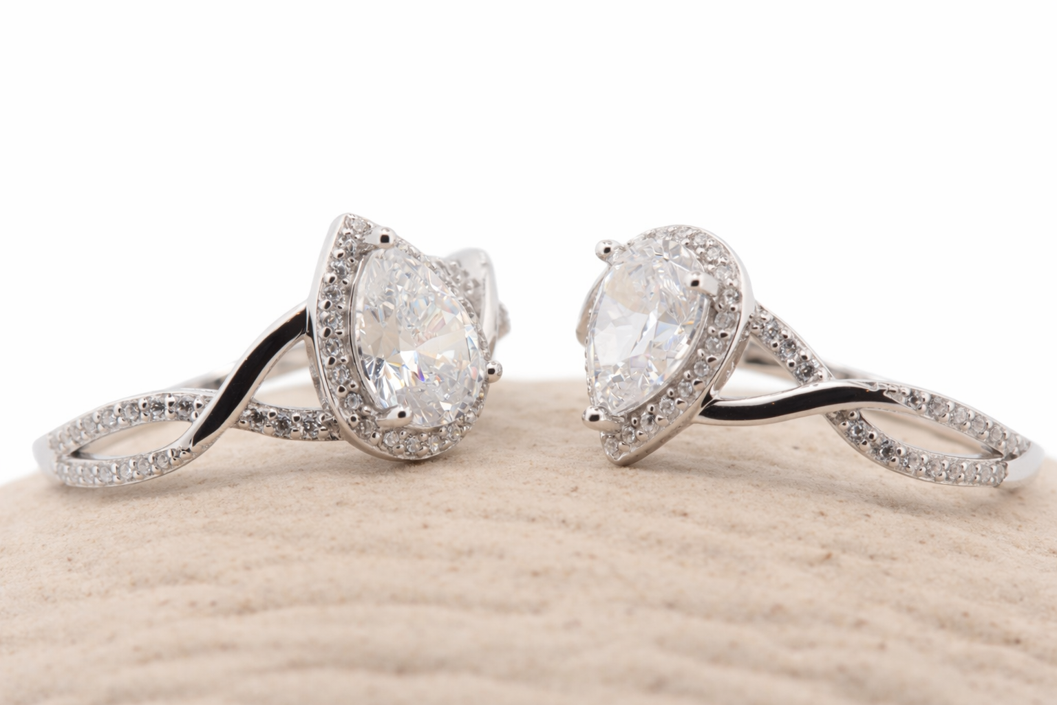Lumi Crystal ring