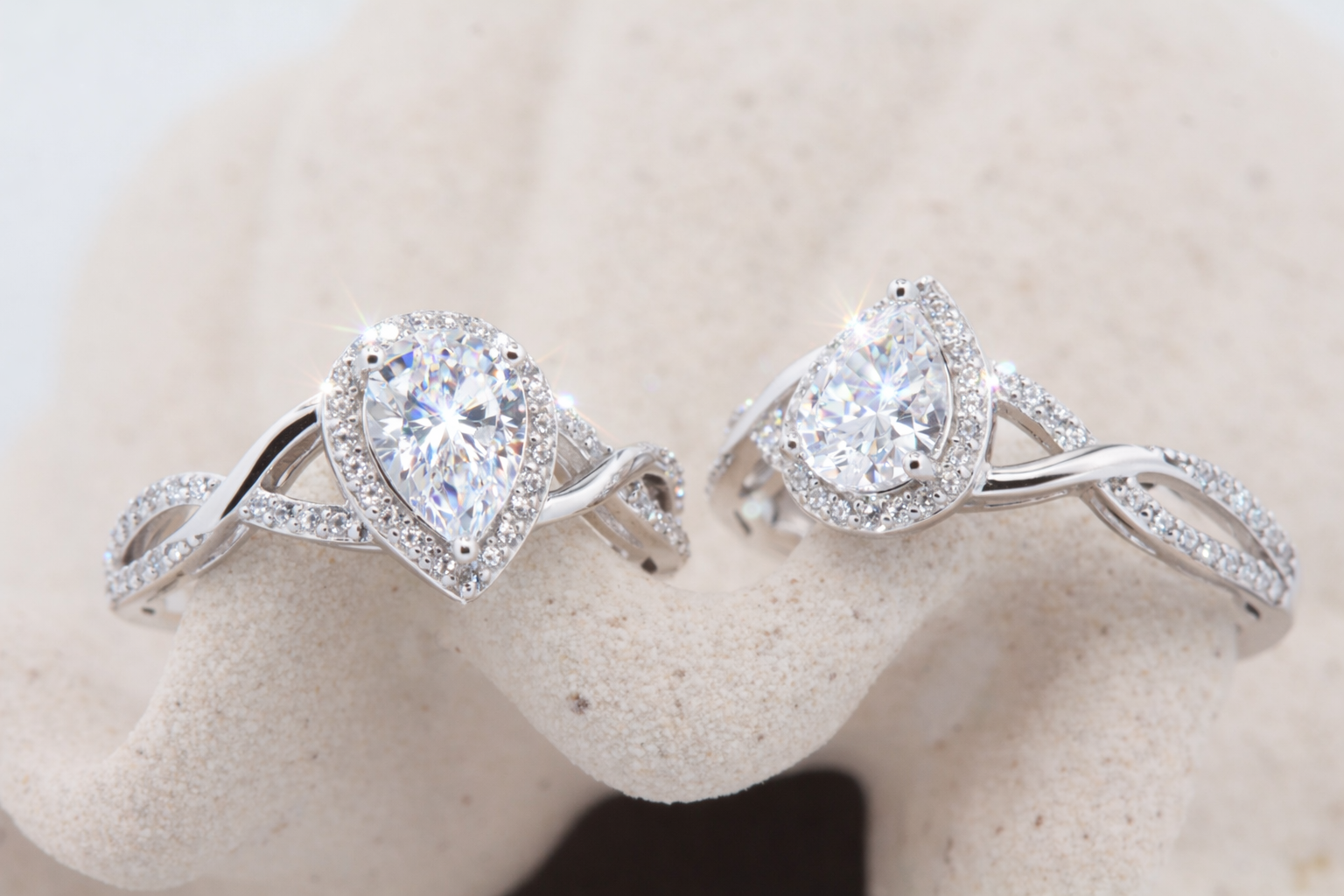 Lumi Crystal ring